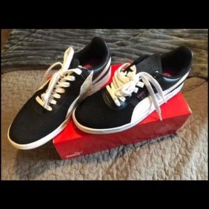 Womens Puma shoes sz 7